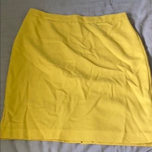 Yellow pencil skirt